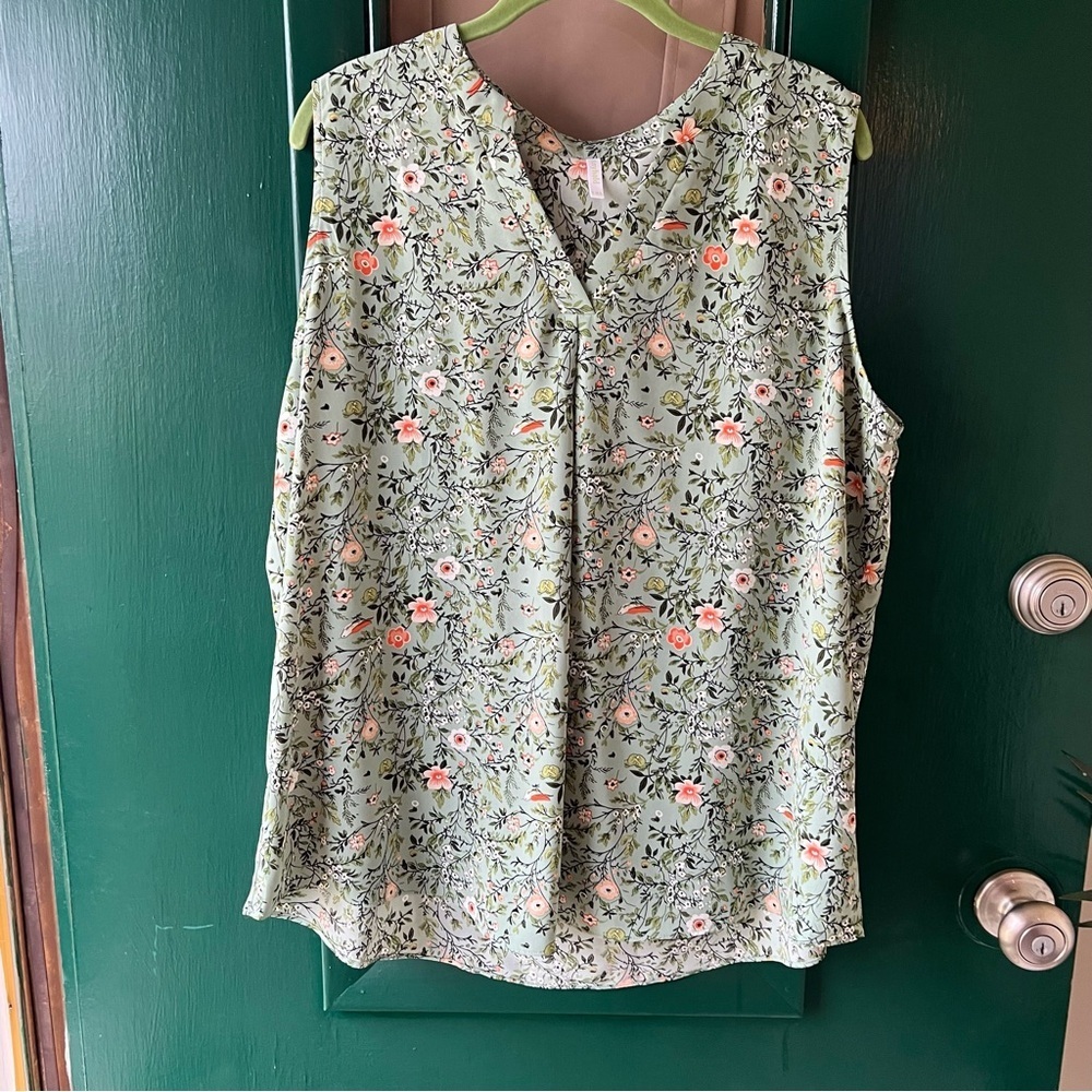 Anyhold Floral Print Sleeveless Blouse - Light Green